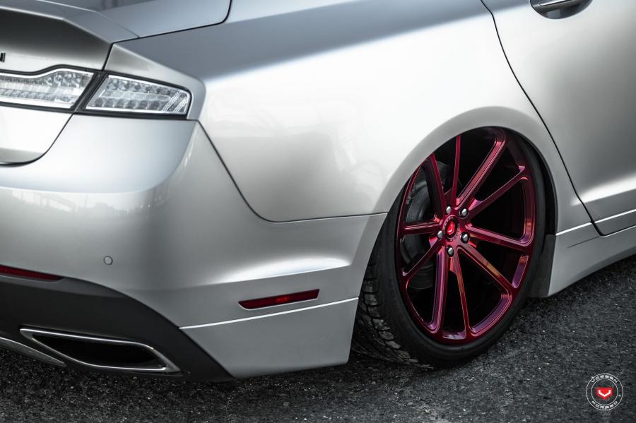 Детали экстерьера Lincoln MKZ on Vossen Wheels (CG-203) 2017 года  (фото 23 из 30)